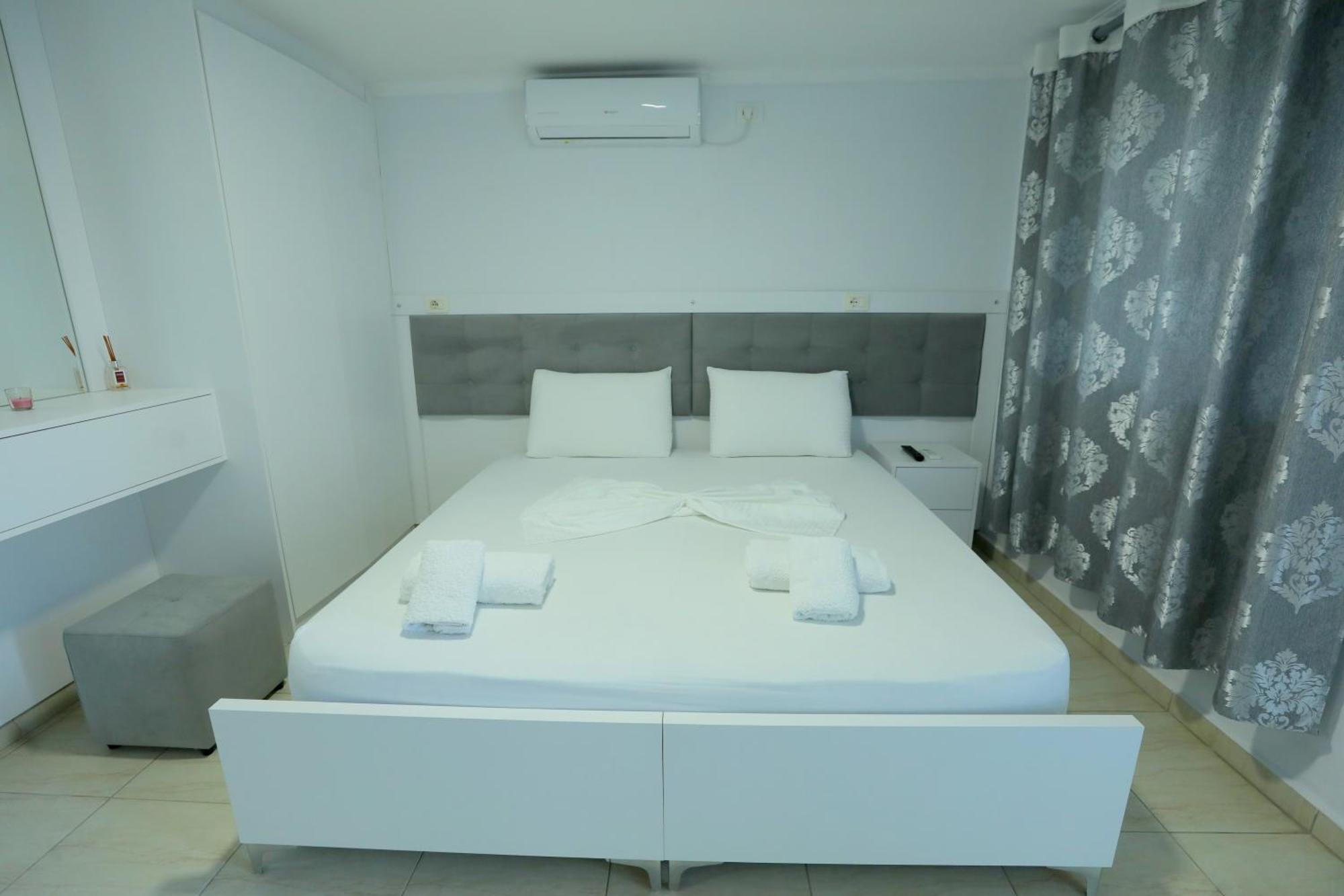 Villa Kevin'S Sarandë Exteriör bild
