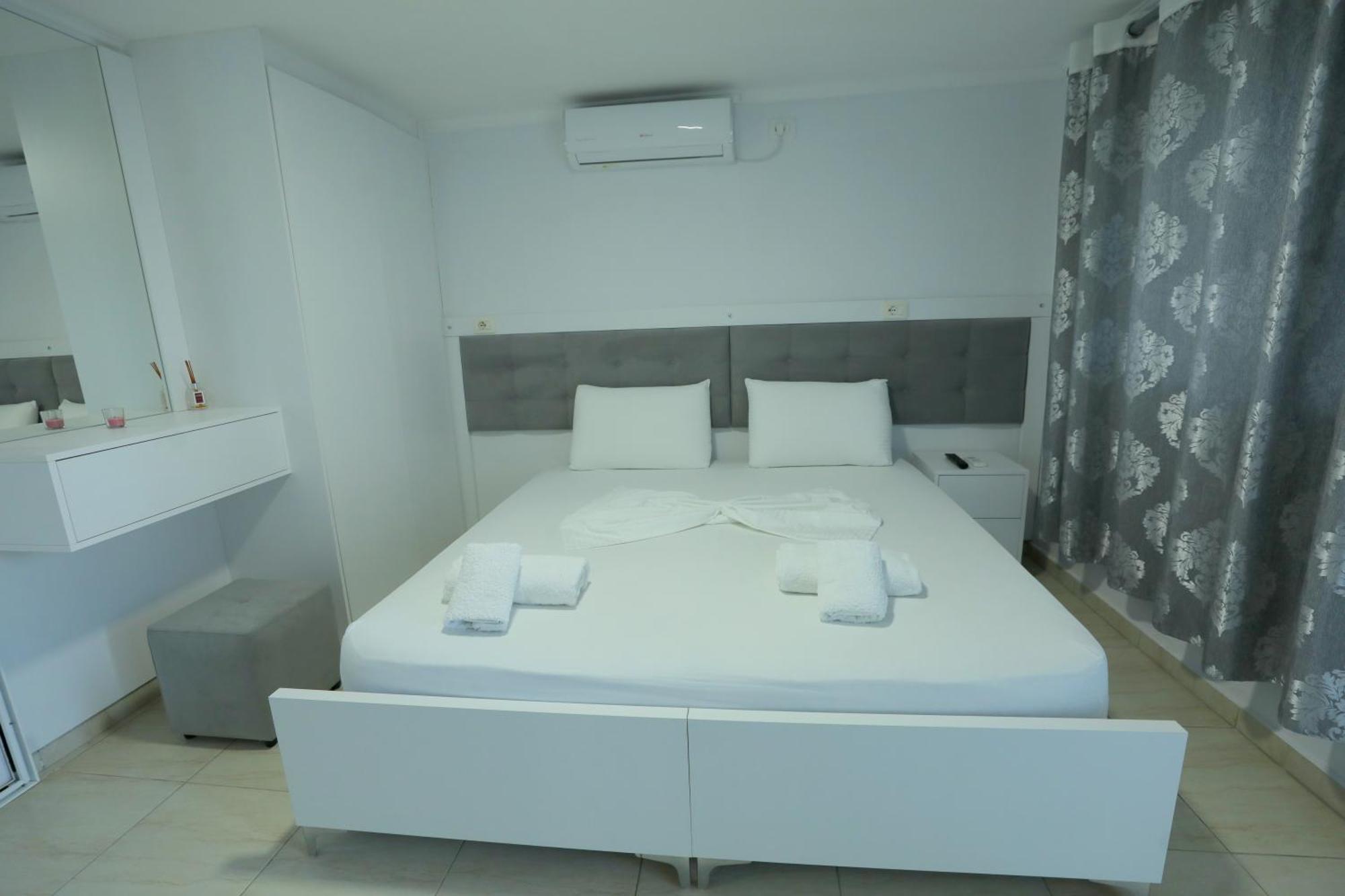 Villa Kevin'S Sarandë Exteriör bild