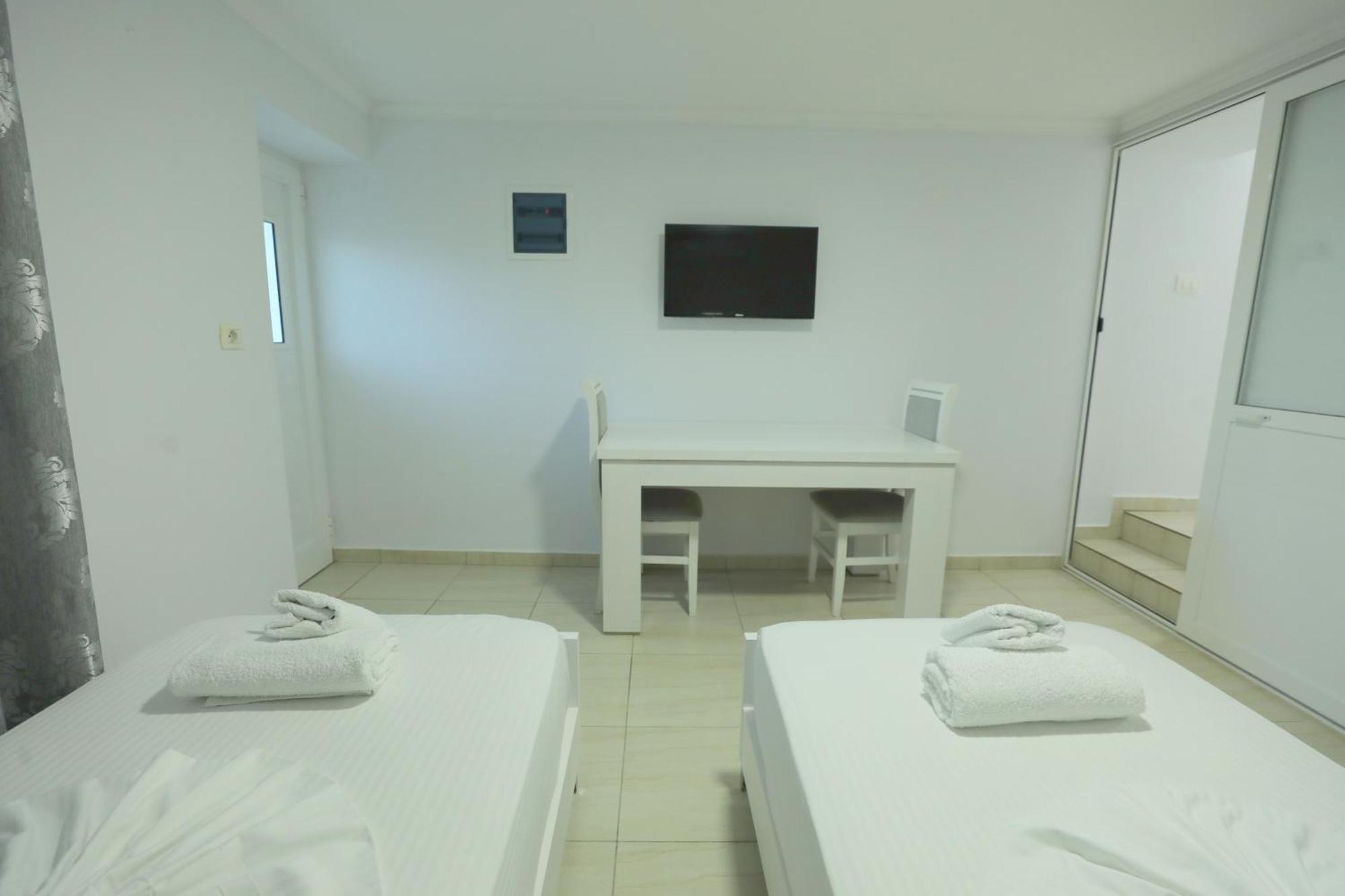 Villa Kevin'S Sarandë Exteriör bild